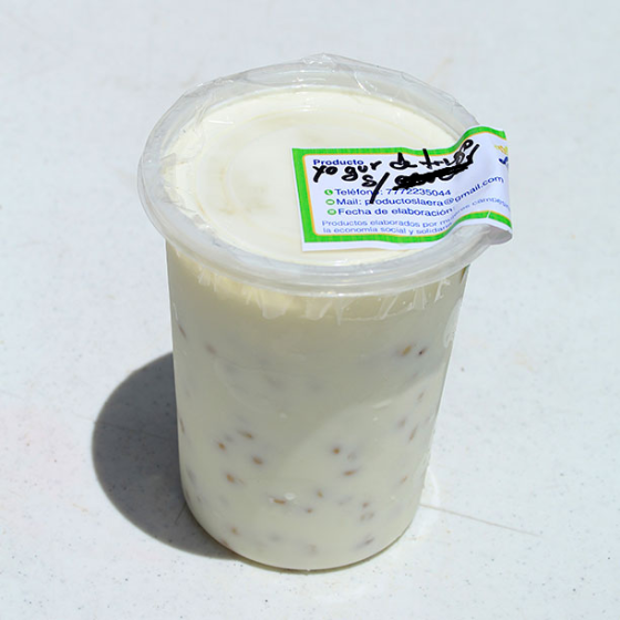 Yogurt natural con trigo